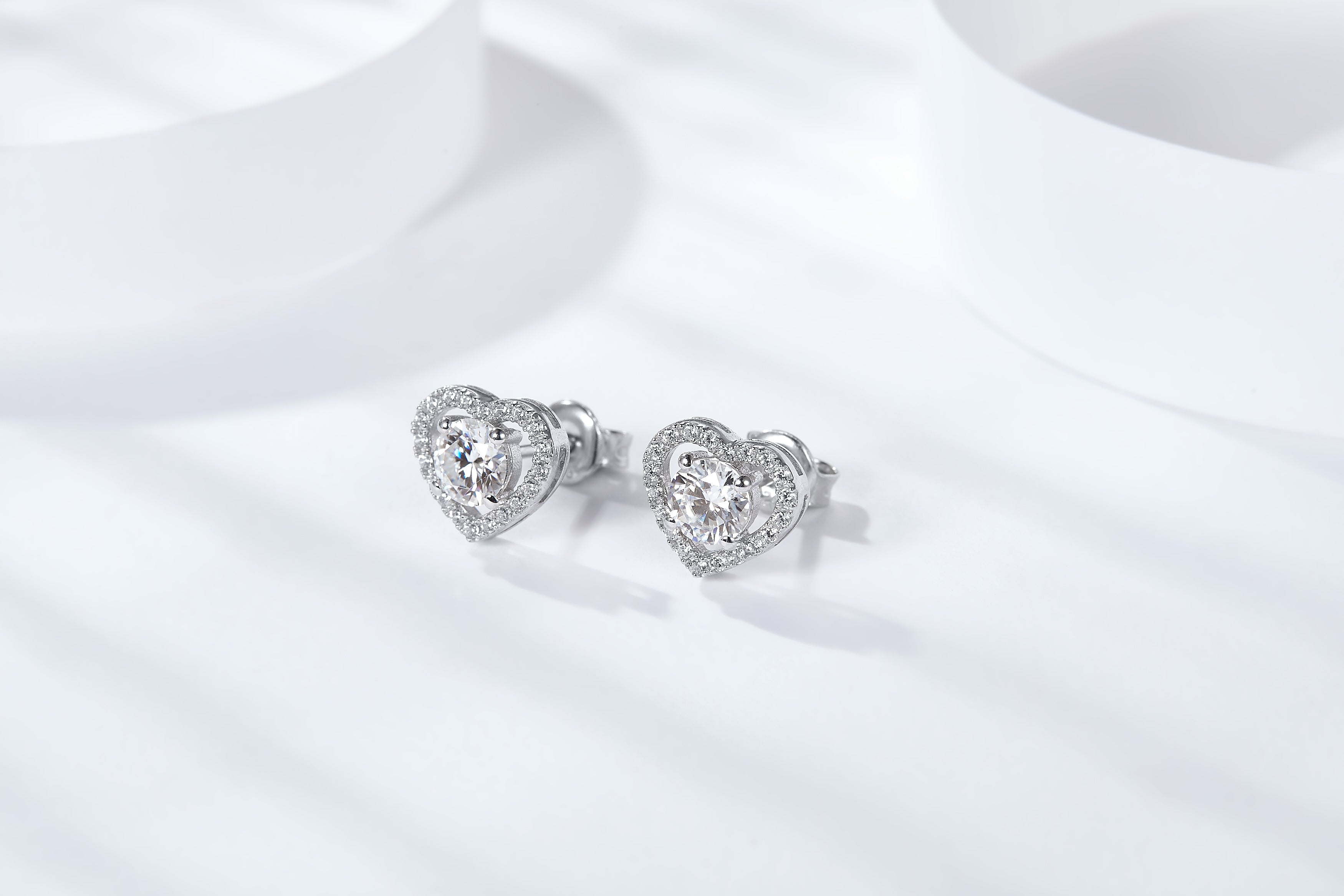 No.6 LAVESHA EM4003  Heart Halo 0.3/0.5 CTW*2 6A Moissanite 18K S925Stud Earrings