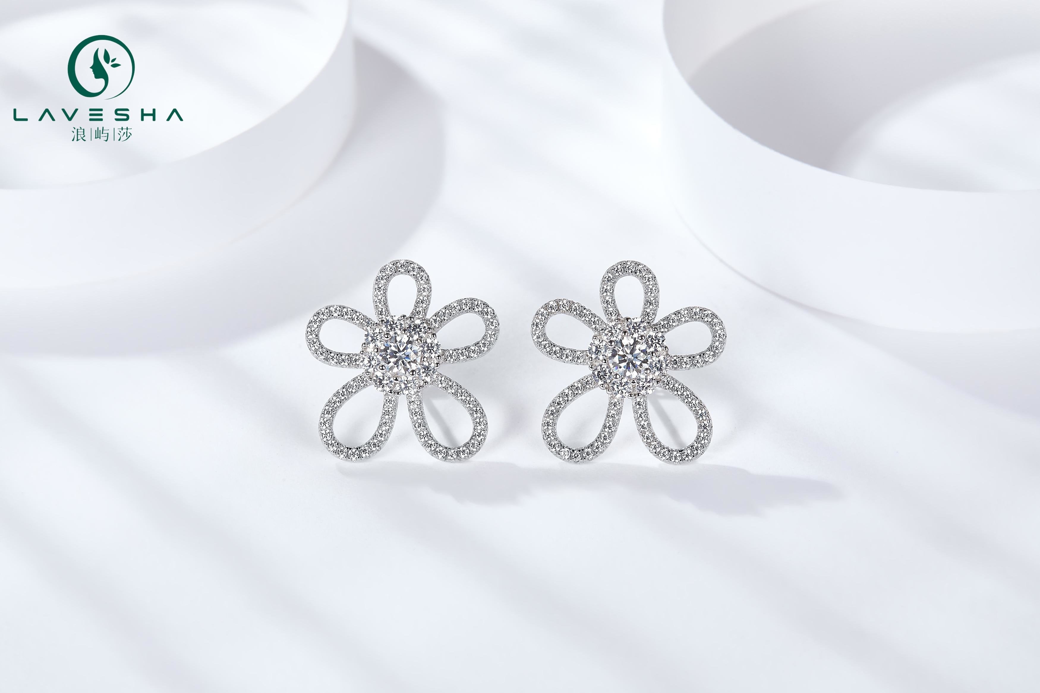 No.8 LAVESHA EM4026F Flower 6A Moissanite 18K S925 Stud Earrings