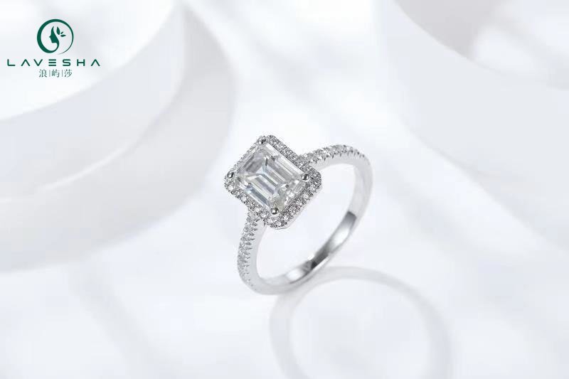 No.36 LAVESHA RM1037  2.0 CTW Radiant Halo  6A Moissanite  18K S925 Band Ring  with Side Stones Accent 719