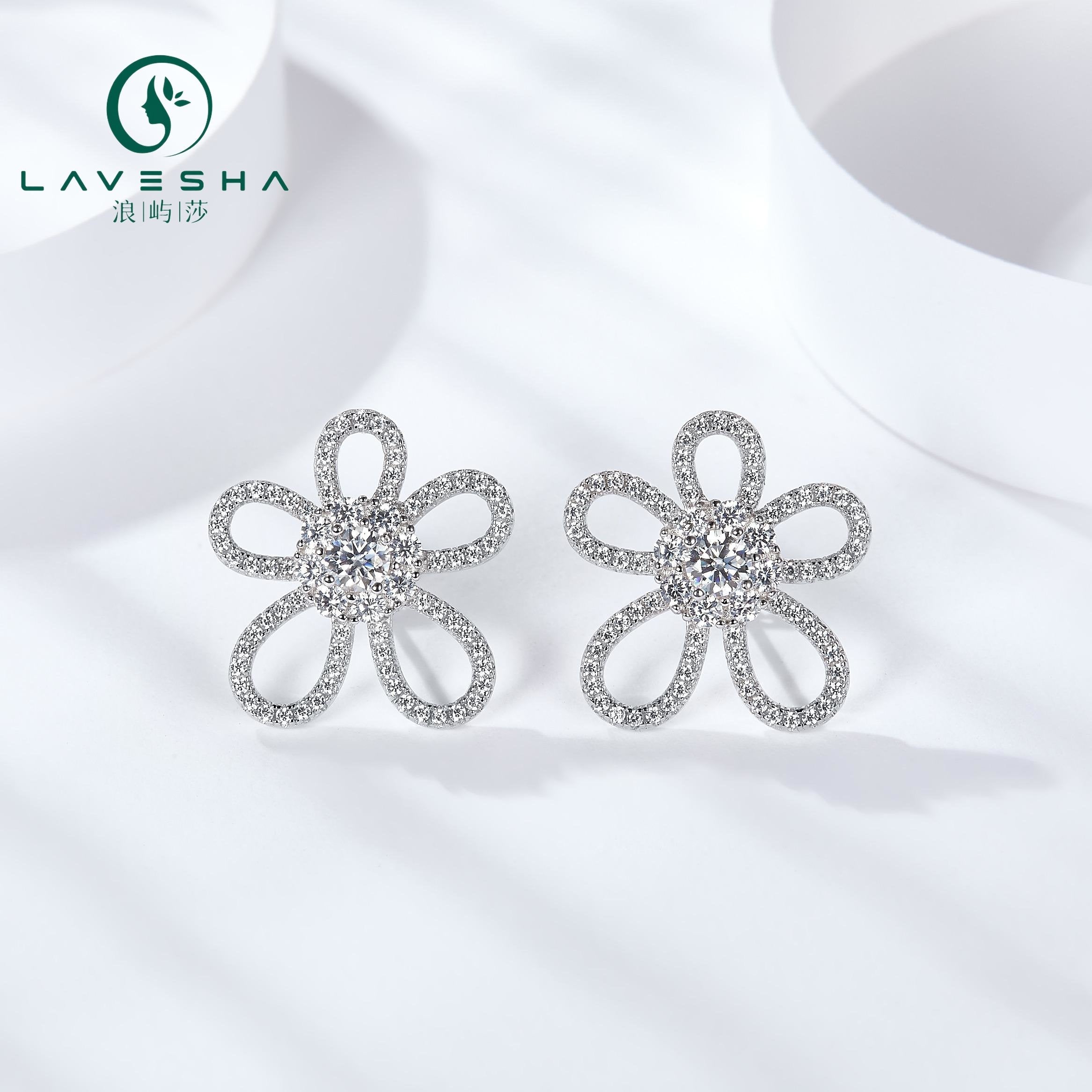 No.8 LAVESHA EM4026F Flower 6A Moissanite 18K S925 Stud Earrings