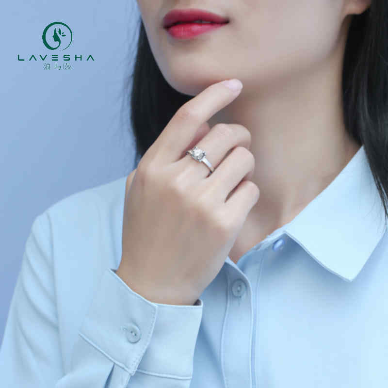 LAVESHA Women 1.0 CTW Round Moissanite S925 Adjustable Band Ring